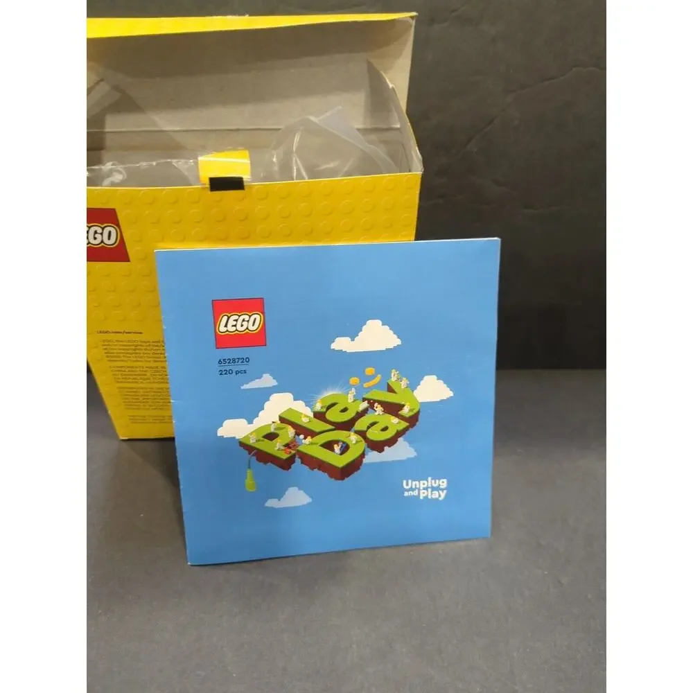 Lego Play Day 2024 - Exclusive Employee Gift 6528720 Open‎ Box